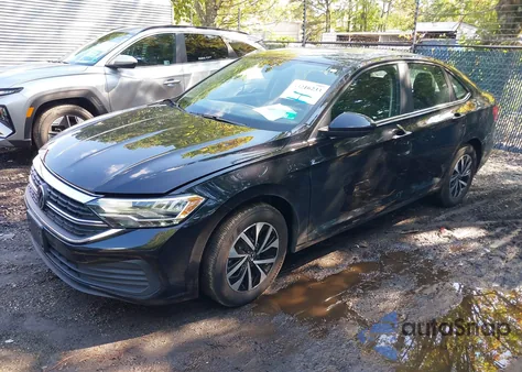 2024 Volkswagen Jetta 1.5T S z USA, uszkodzony, nr VIN 3VW5M7BU8RM093103